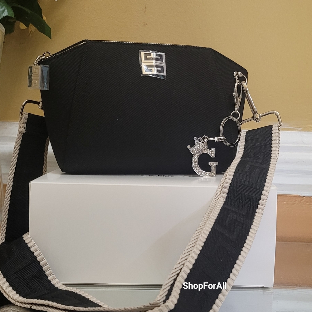 - Givenchy - Picture 3 of 15